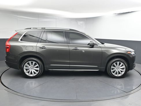 Used 2018 Volvo XC90 T6 Momentum w/ Convenience Package image 9