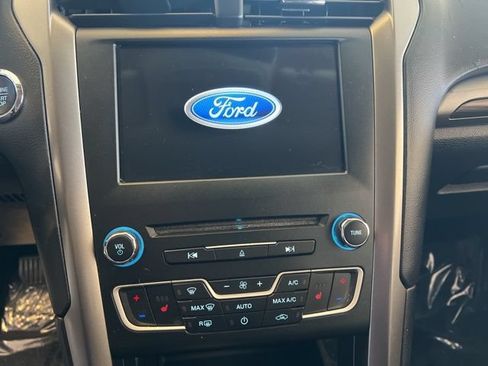 Used 2017 Ford Fusion SE w/ Equipment Group 602A FWD image 21