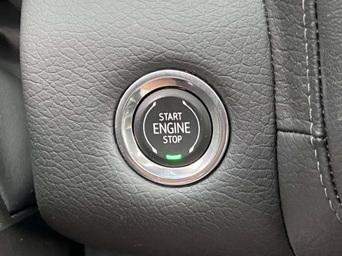 Used 2023 GMC Yukon XL Denali w/ Advanced Technology Package AWD/4WD image 31