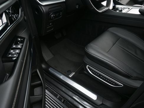 Used 2023 Jeep Grand Wagoneer 4WD w/ Convenience Group III image 7