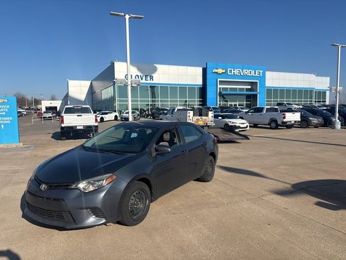 Used 2015 Toyota Corolla LE image 1