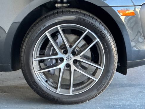 Certified 2026 Porsche Macan AWD/4WD image 19