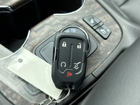 Used 2023 GMC Acadia Denali w/ Denali Technology Package AWD/4WD image 26