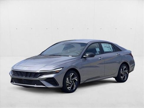 New 2025 Hyundai Elantra SEL image 1