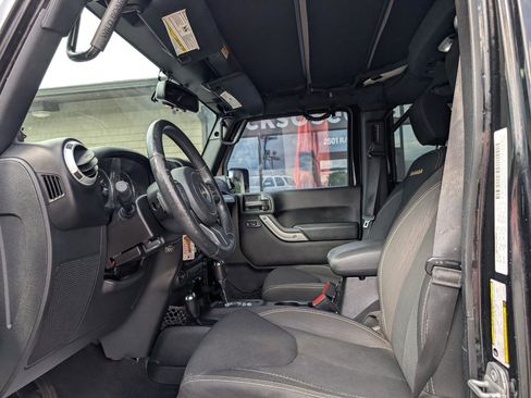 Used 2014 Jeep Wrangler Unlimited Sahara AWD/4WD image 13