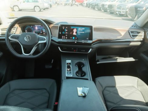Used 2024 Volkswagen Atlas SE AWD/4WD image 10