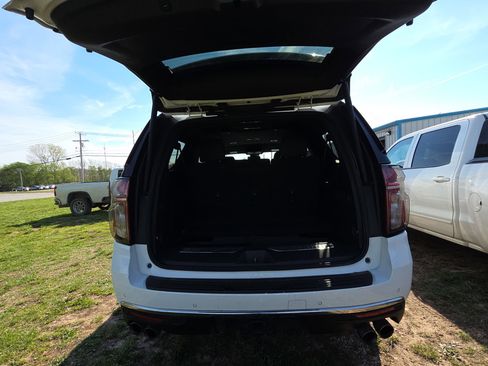 Used 2023 Chevrolet Suburban Premier image 15