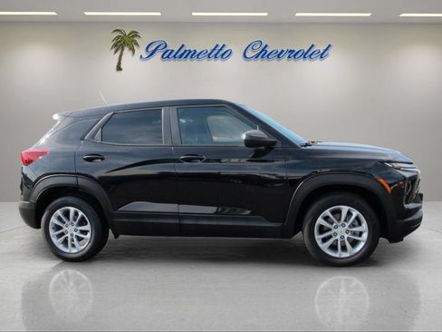 Used 2024 Chevrolet TrailBlazer LS w/ LS Convenience Package FWD image 2