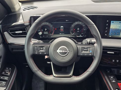 Certified 2025 Nissan Kicks SR FWD image 15