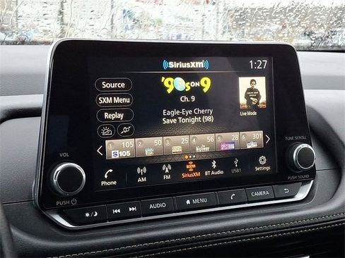 Used 2024 Nissan Rogue SV image 3