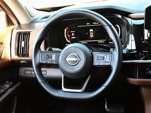 Used 2025 Nissan Pathfinder Platinum AWD/4WD image 21