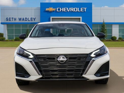 Used 2025 Nissan Altima 2.5 SV FWD image 2