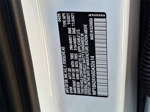 Certified 2025 Porsche Cayenne Coupe image 31