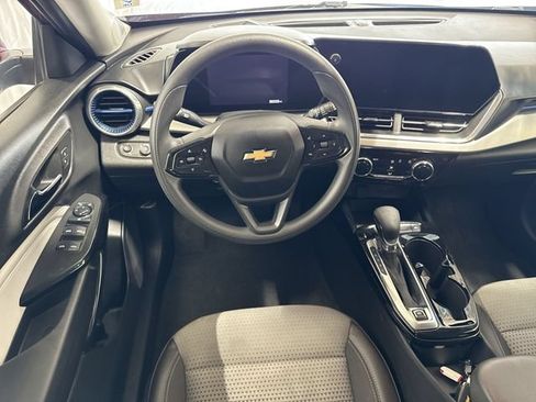 Certified 2024 Chevrolet Trax LT FWD image 14