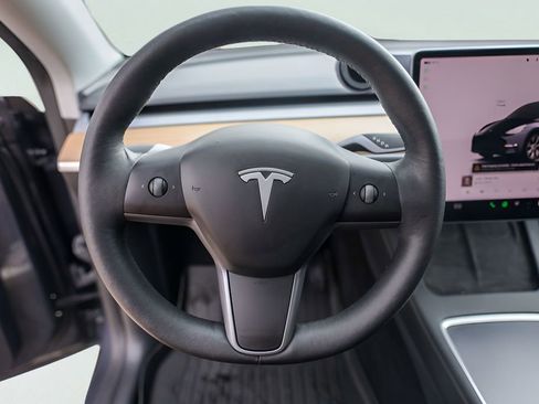 Used 2023 Tesla Model Y Long Range image 14