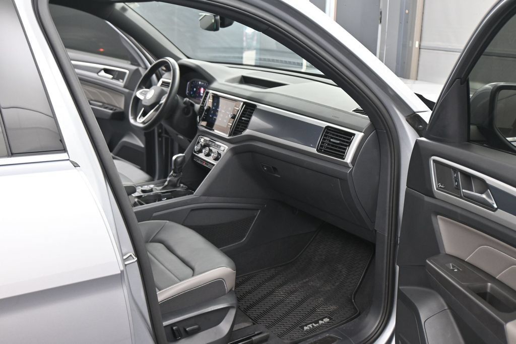 Used 2023 Volkswagen Atlas Cross Sport SEL Premium R-Line AWD/4WD image 43
