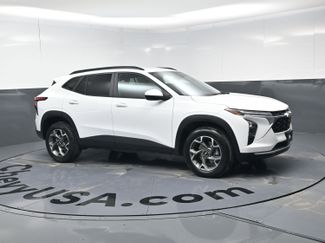 Used 2025 Chevrolet Trax LT w/ Driver Confidence Package video 2