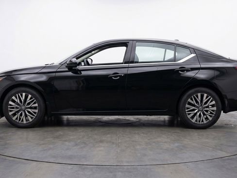 Used 2025 Nissan Altima 2.5 SV FWD image 5