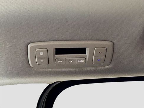 Used 2025 Kia Carnival FWD image 25
