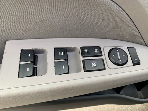 Used 2019 Hyundai Elantra SEL FWD image 19