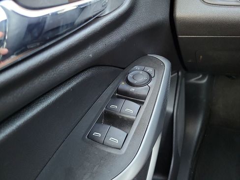 Used 2025 Chevrolet Trax LS w/ LS Convenience Package FWD image 13