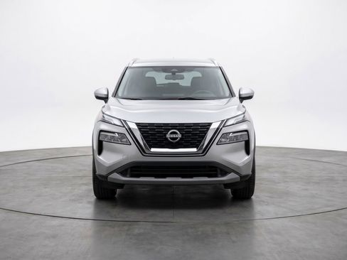 Used 2025 Nissan Rogue SV FWD image 2