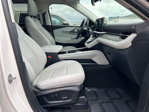 Used 2025 Ford Explorer Platinum w/ Ultimate Package image 30