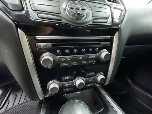 Used 2020 Nissan Pathfinder SV FWD image 15