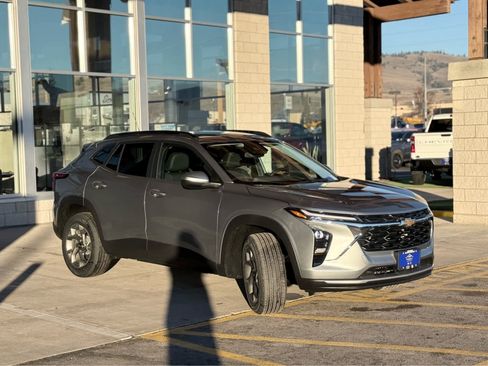 New 2026 Chevrolet Trax LT w/ Driver Confidence Package image 12