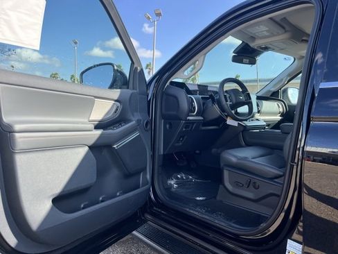 New 2025 Ford Expedition Active image 14