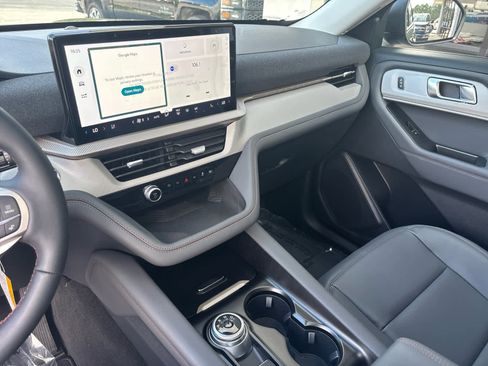 New 2025 Ford Explorer Active w/ Active Comfort Package image 11
