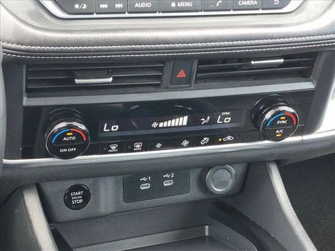 Used 2025 Nissan Rogue SV FWD image 14