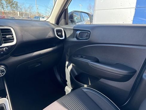 Certified 2026 Hyundai Venue SEL image 37