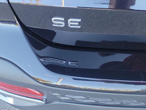 Certified 2025 Volkswagen Taos SE image 16