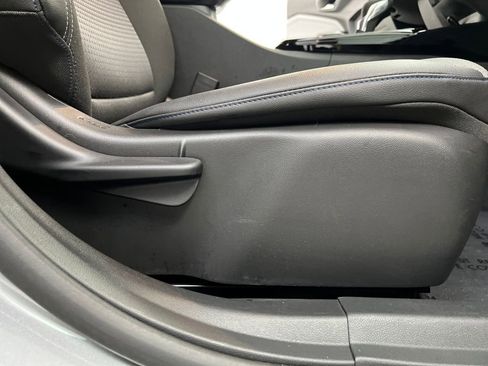 Used 2025 Chevrolet Trax LT image 23