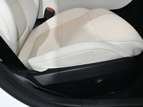 Used 2023 Mercedes-Benz C 300 Sedan image 14