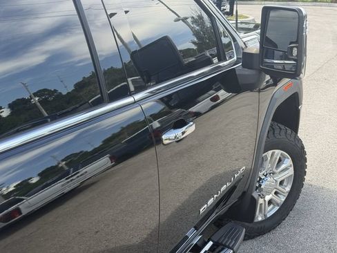 Used 2022 GMC Sierra 3500 Denali w/ Denali Ultimate Package AWD/4WD image 10