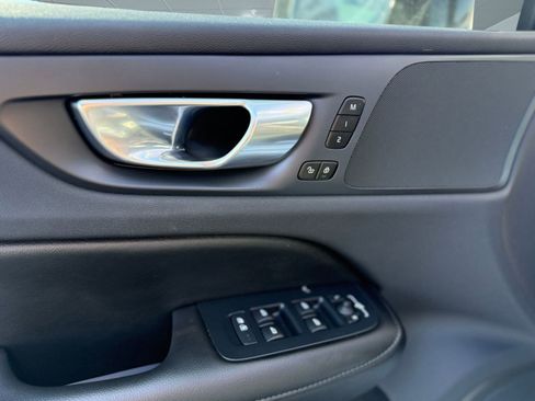 Used 2022 Volvo S60 B5 Momentum image 20
