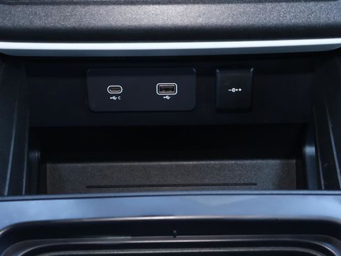 Used 2023 Land Rover Defender 110 X-Dynamic SE image 28