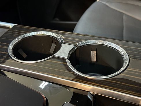 Certified 2025 Cadillac Escalade ESV Premium Luxury image 40