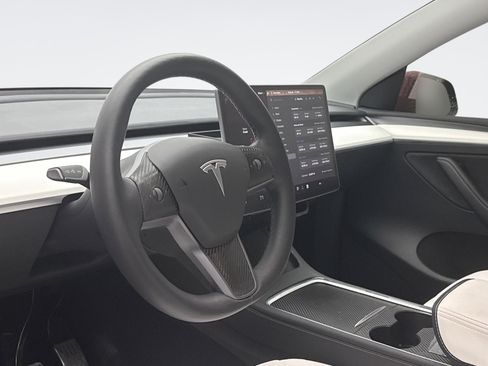 Used 2023 Tesla Model Y Long Range image 7