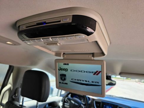 Used 2017 Chrysler Pacifica Touring-L FWD image 28