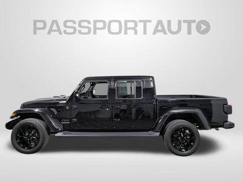 Used 2023 Jeep Gladiator Overland AWD/4WD image 2