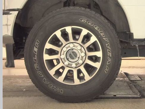 Used 2022 Ford F250 Lariat w/ Lariat Value Package image 7