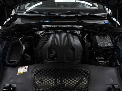 Used 2023 Porsche Macan Turbo image 39