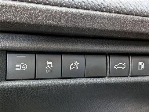 Used 2025 Toyota Camry SE w/ Convenience Package image 10