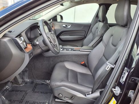 Certified 2023 Volvo XC60 B5 Plus w/ Climate Package AWD/4WD image 7