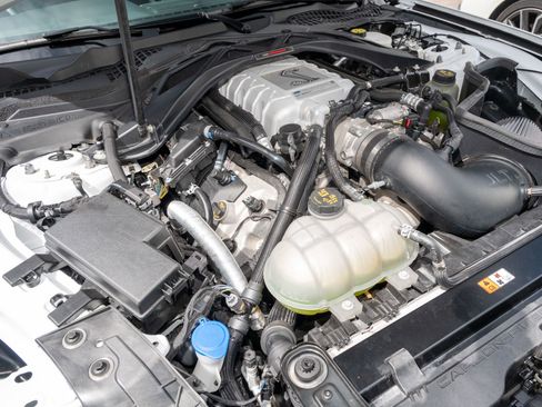 Used 2022 Ford Mustang Shelby GT500 w/ Technology Package image 32