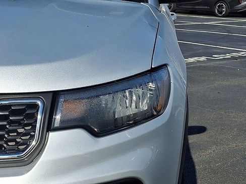 Used 2024 Jeep Compass Latitude image 9