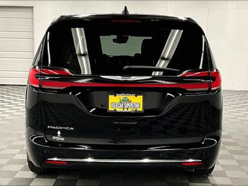 Used 2024 Chrysler Pacifica Touring-L FWD image 5